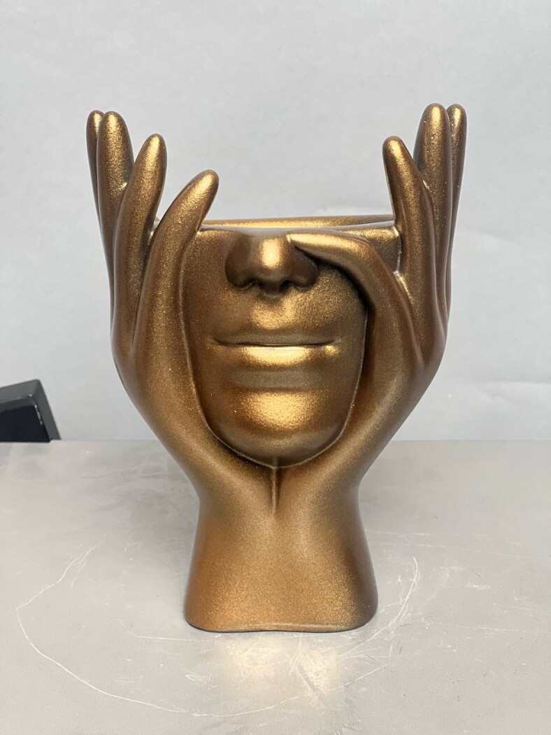 Кашпо Мечты в руках, бронза 13*20,5*13,5 см — 1
